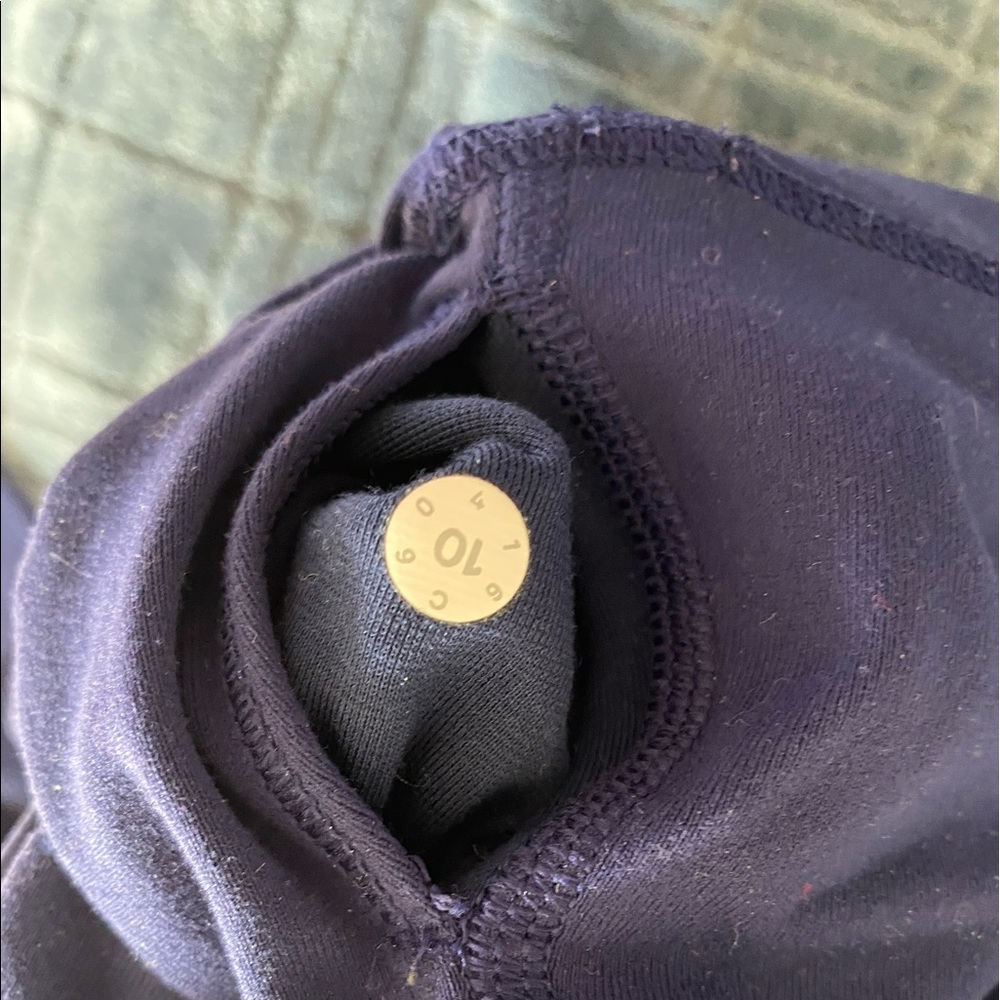 Navy blue lululemon leggings - Picture 3 of 4